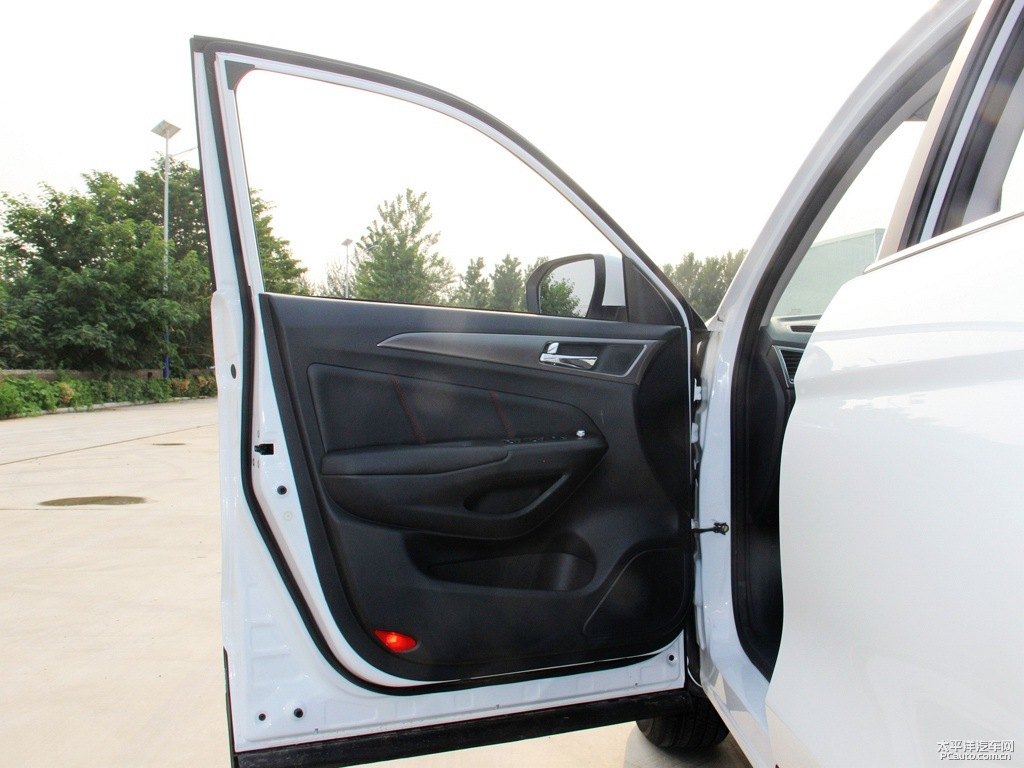 閃光月光白長安CS75車廂內(nèi)飾圖片