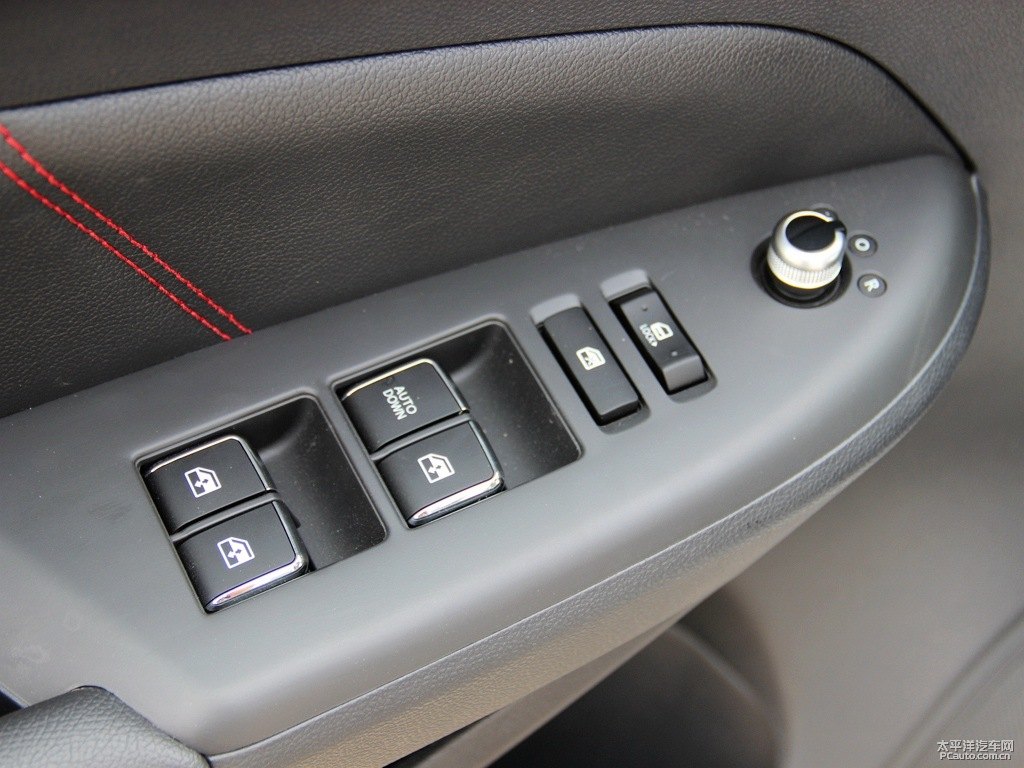 閃光月光白長安CS75車廂內(nèi)飾圖片