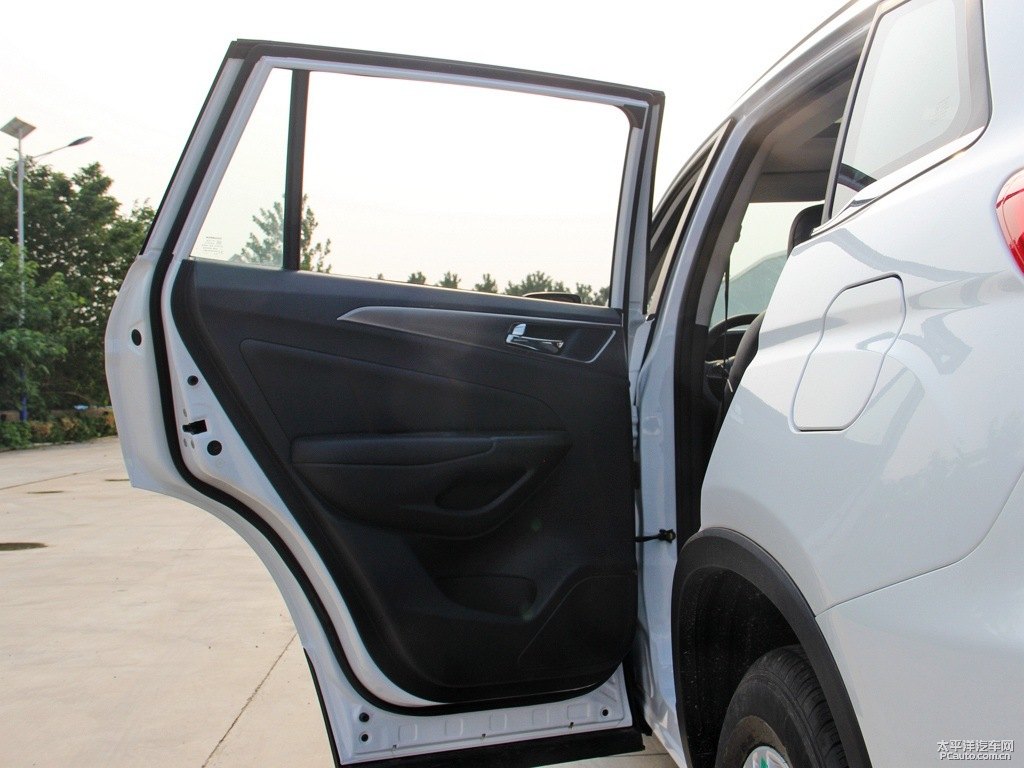 閃光月光白長(zhǎng)安CS75車廂內(nèi)飾圖片