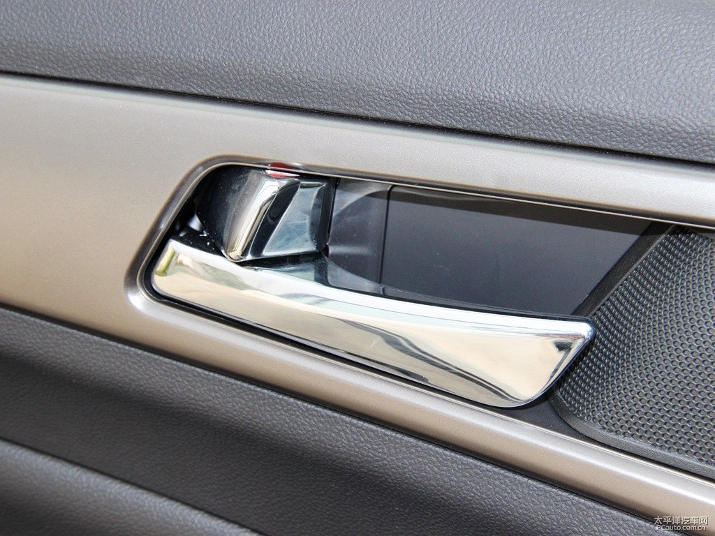 閃光月光白長安CS75車廂內(nèi)飾圖片