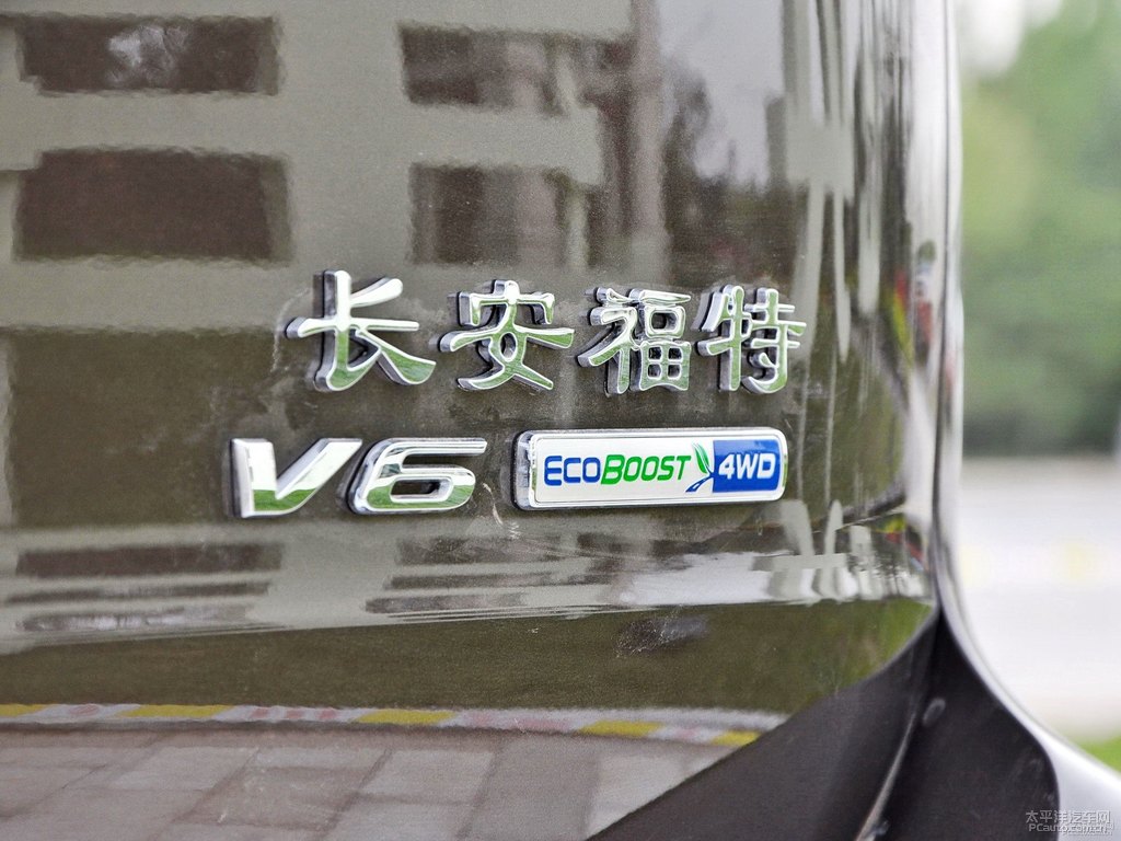 凡爾賽棕銳界L車尾外觀圖片