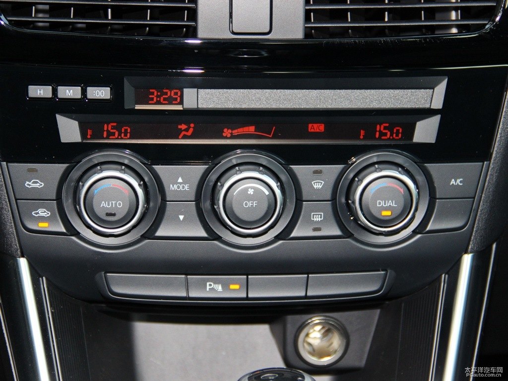 格調(diào)灰馬自達(dá)CX-5中控內(nèi)飾圖片