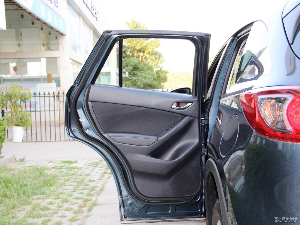 格調灰馬自達CX-5車廂內飾圖片