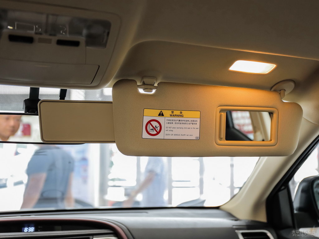 炫晶黑漢蘭達車廂內(nèi)飾圖片