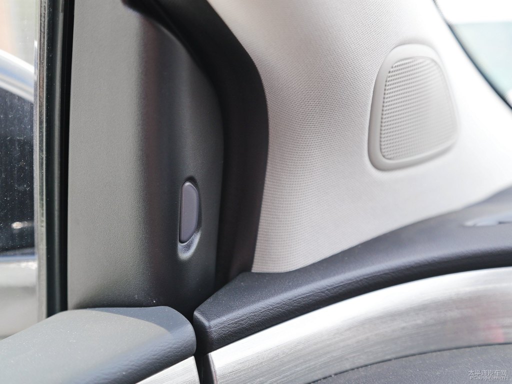 珠光白樓蘭車廂內(nèi)飾圖片