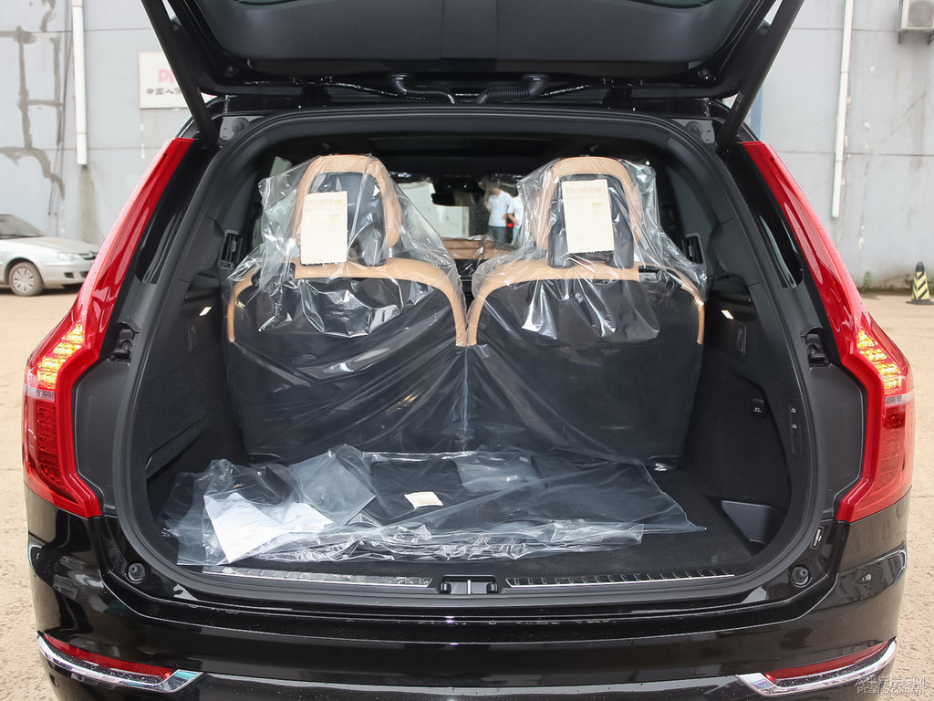 瑪瑙黑沃爾沃XC90后備廂空間圖片
