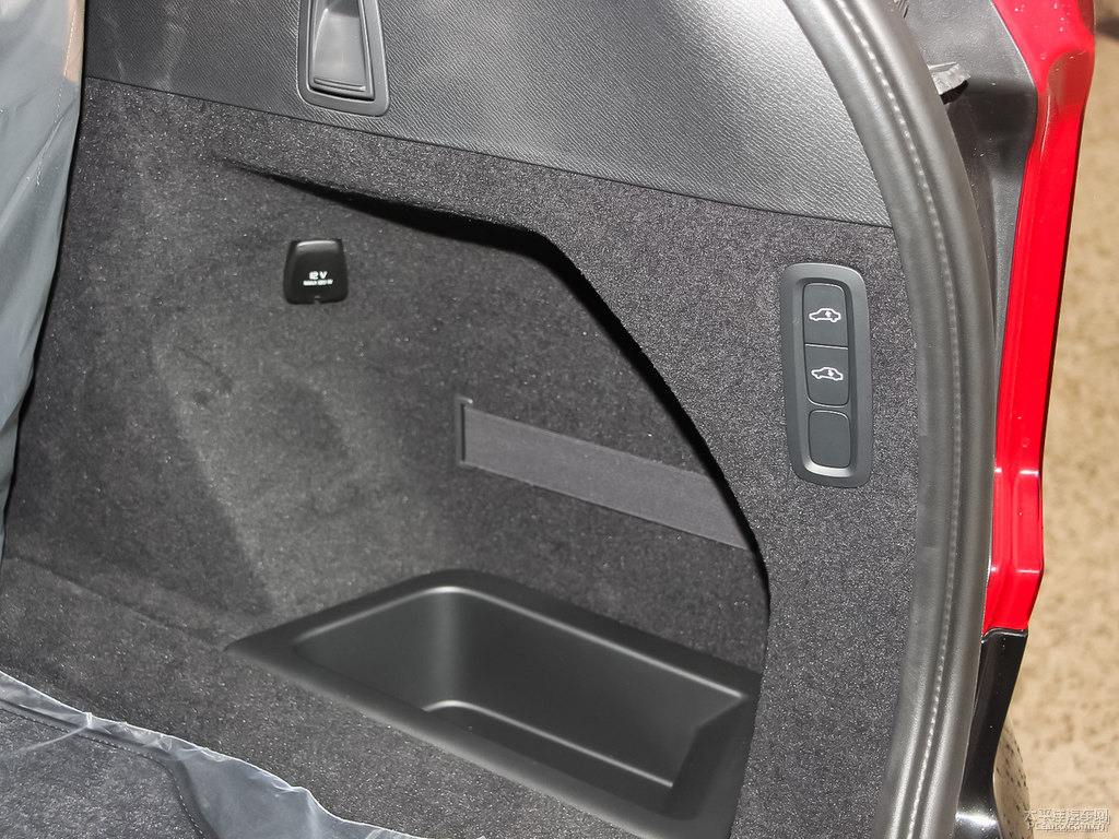 瑪瑙黑沃爾沃XC90后備廂空間圖片