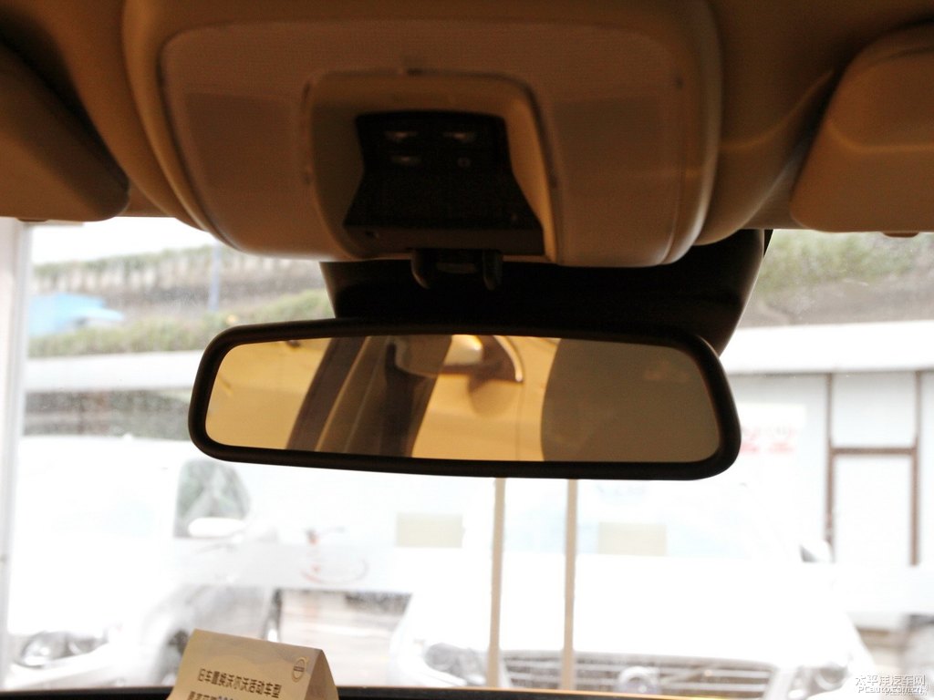 璀璨銀沃爾沃S60車廂內(nèi)飾圖片