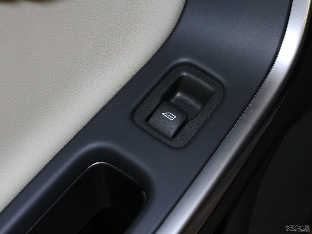 璀璨銀沃爾沃S60車廂內(nèi)飾圖片