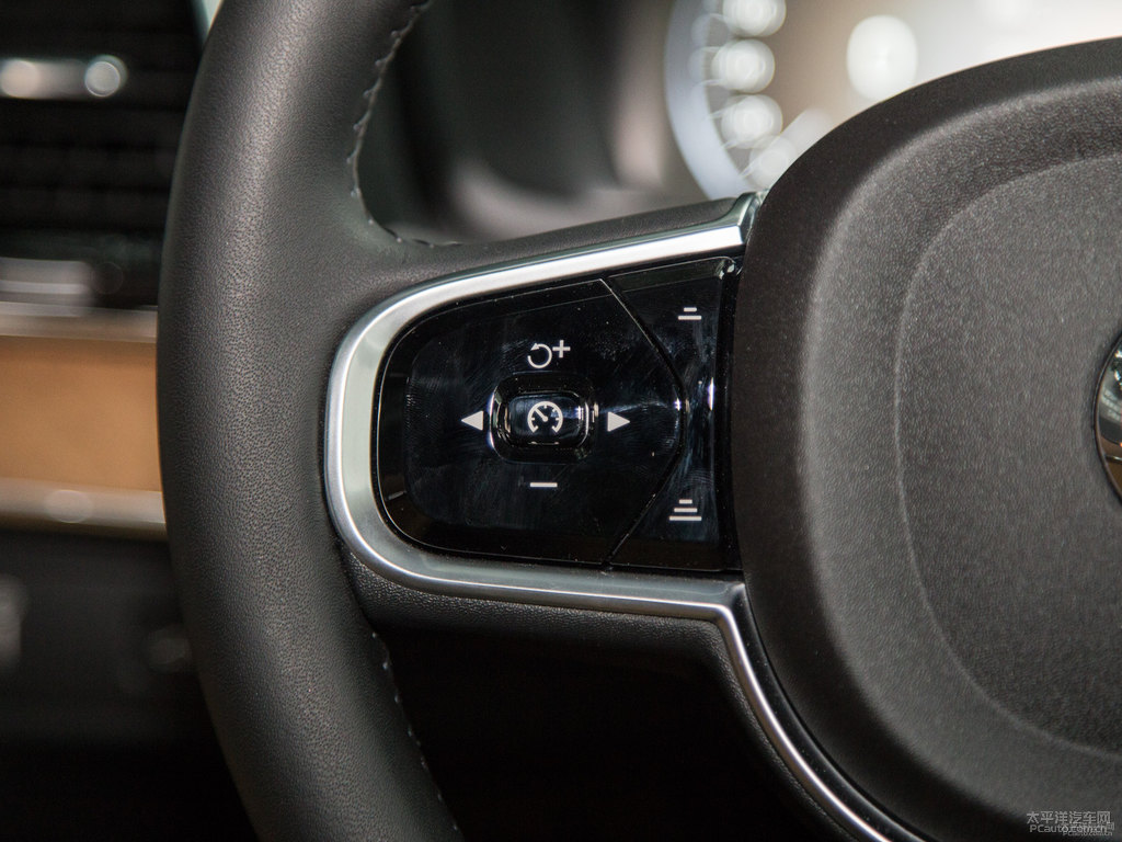 瑪瑙黑沃爾沃XC90中控內(nèi)飾圖片