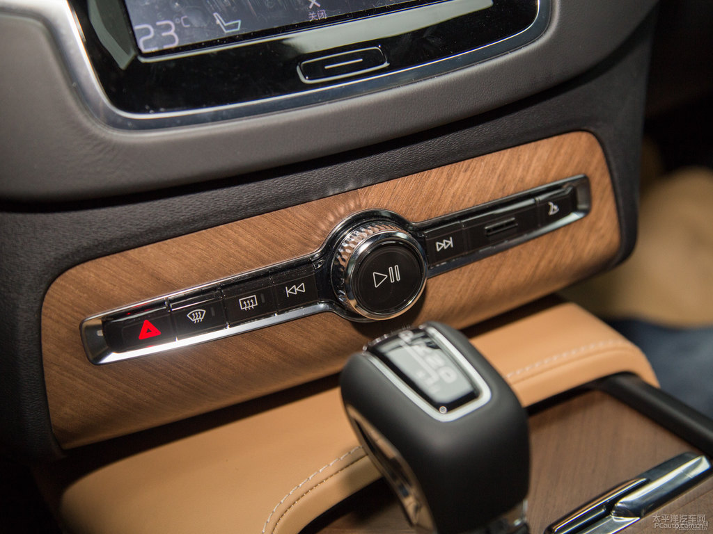 瑪瑙黑沃爾沃XC90中控內(nèi)飾圖片