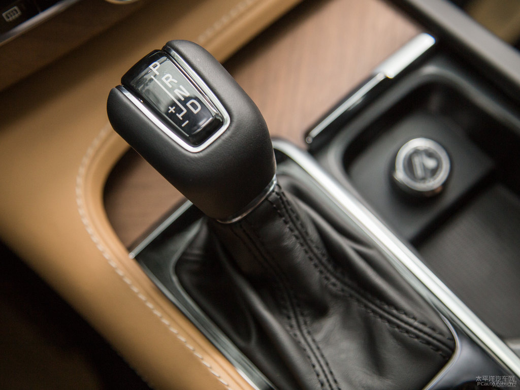 瑪瑙黑沃爾沃XC90中控內(nèi)飾圖片