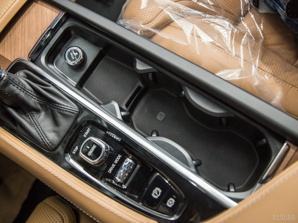 瑪瑙黑沃爾沃XC90中控內(nèi)飾圖片