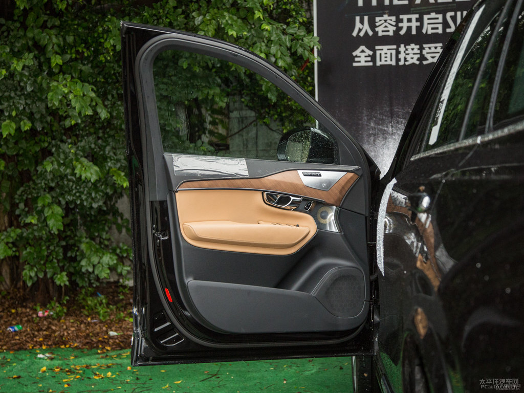 瑪瑙黑沃爾沃XC90車廂內(nèi)飾圖片
