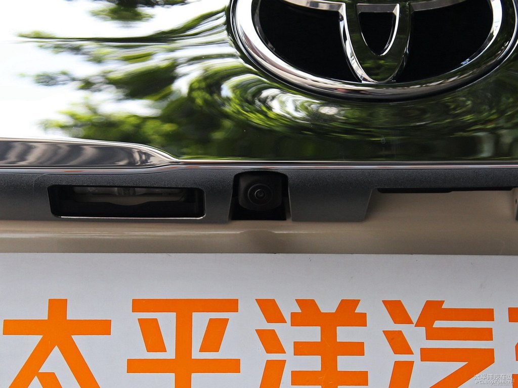 象牙白埃爾法車尾外觀圖片