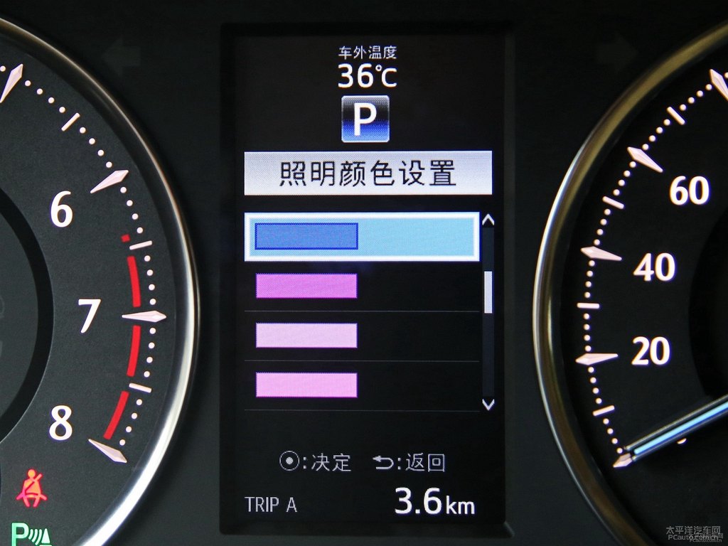 象牙白埃爾法中控內飾圖片