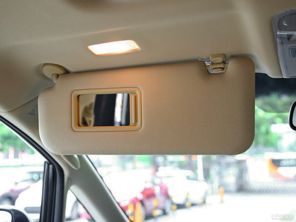 象牙白埃爾法車廂內(nèi)飾圖片