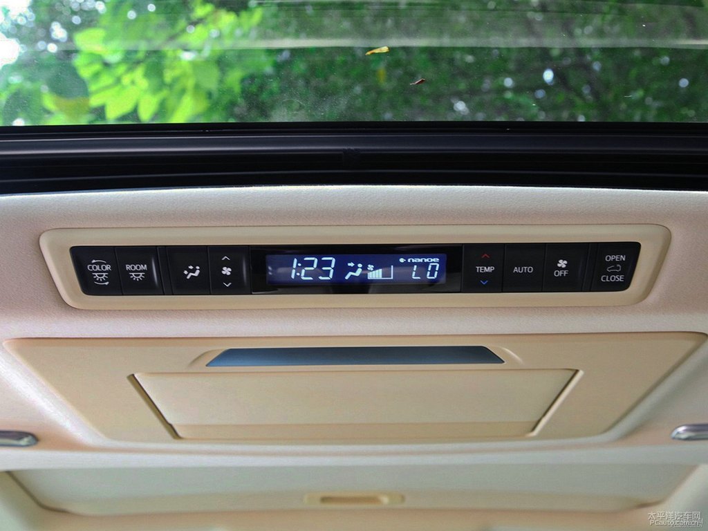 象牙白埃爾法車廂內(nèi)飾圖片