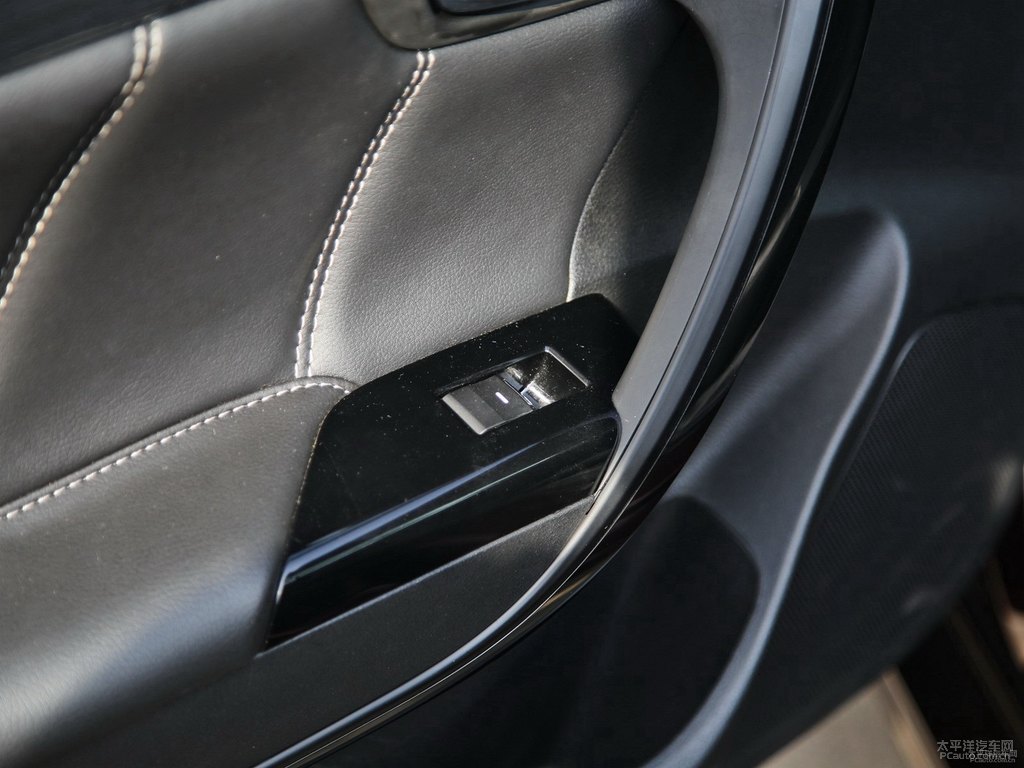 摩卡棕傳祺GA6車廂內(nèi)飾圖片