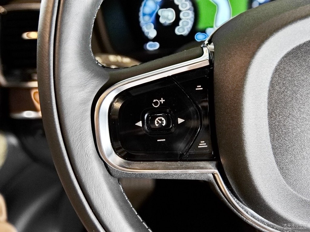 瑪瑙黑沃爾沃XC90中控內(nèi)飾圖片