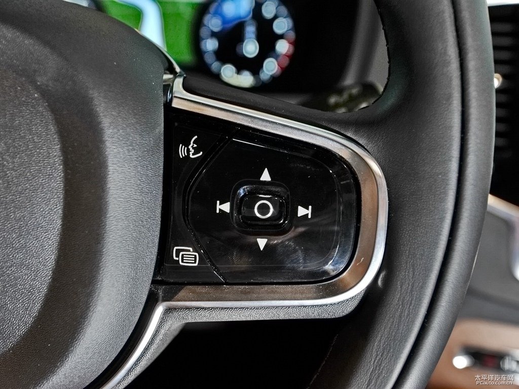 瑪瑙黑沃爾沃XC90中控內(nèi)飾圖片