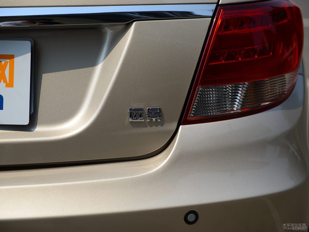 流光金遠(yuǎn)景車尾外觀圖片