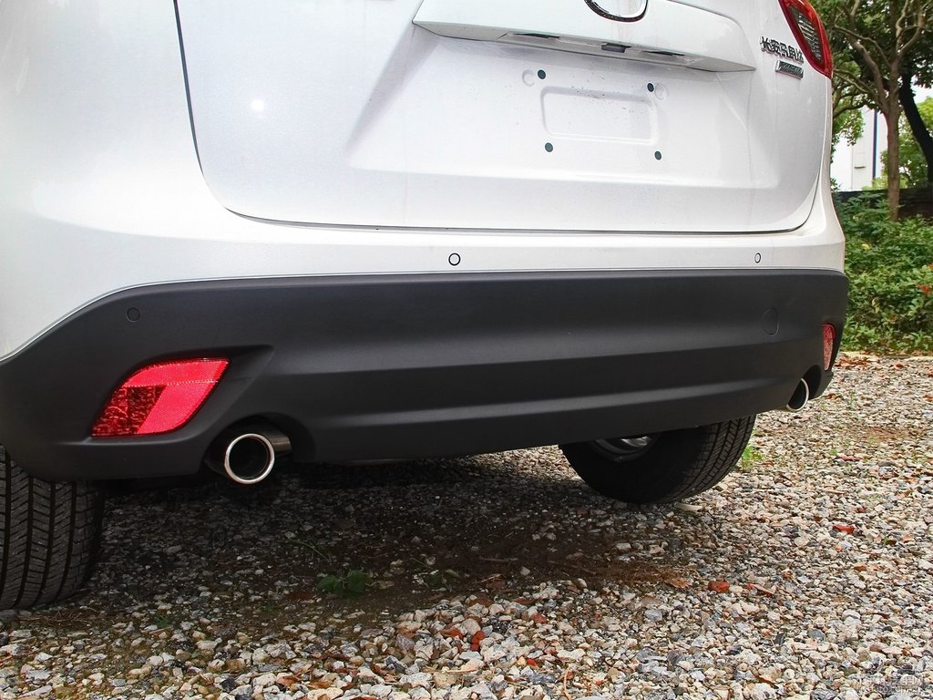 珠光白馬自達(dá)CX-5車(chē)尾外觀圖片