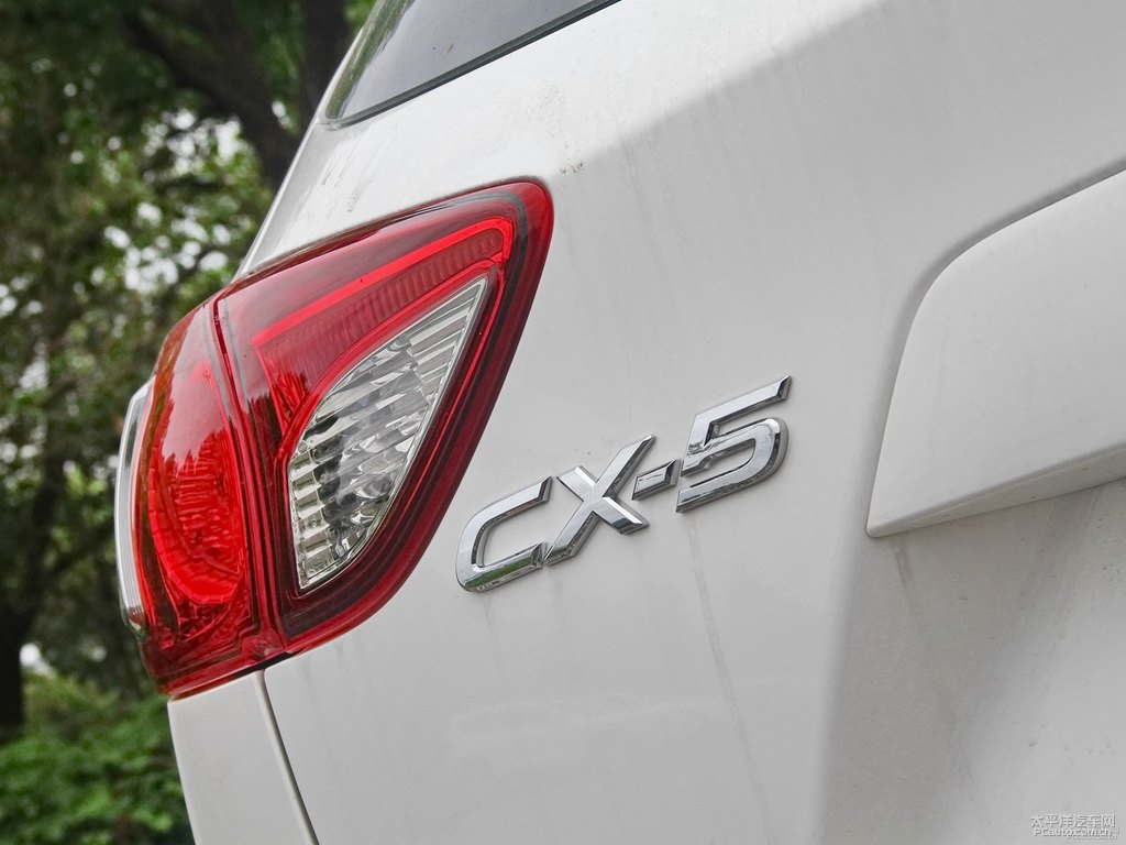 珠光白馬自達(dá)CX-5車(chē)尾外觀圖片