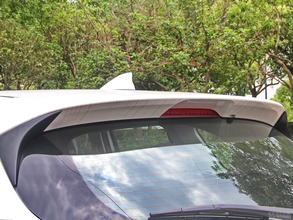 珠光白馬自達(dá)CX-5車尾外觀圖片