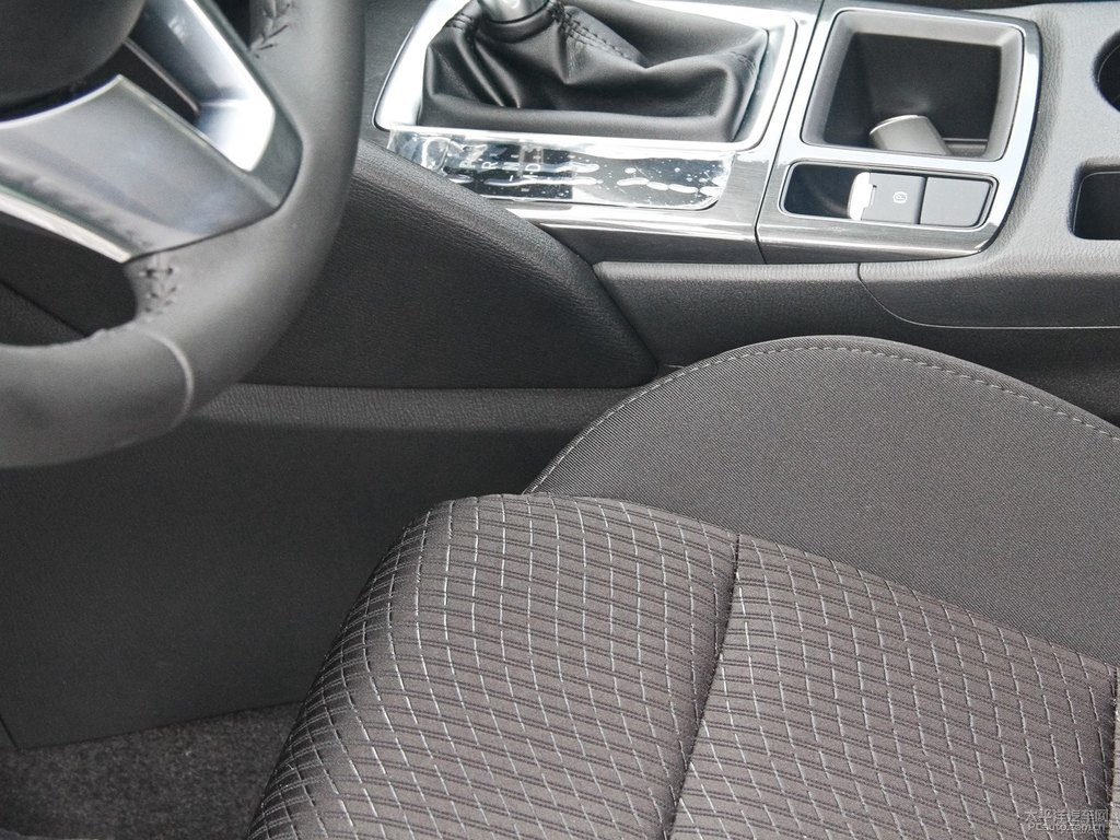 珠光白馬自達(dá)CX-5座椅內(nèi)飾圖片