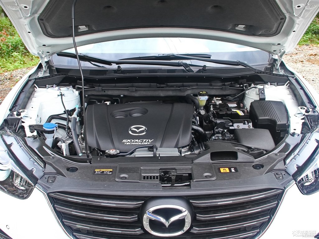 珠光白馬自達(dá)CX-5發(fā)動(dòng)機(jī)其它細(xì)節(jié)圖片