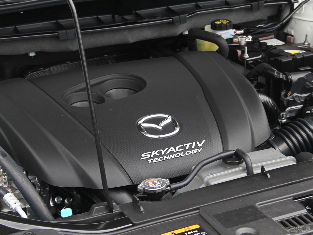 珠光白馬自達(dá)CX-5發(fā)動(dòng)機(jī)其它細(xì)節(jié)圖片