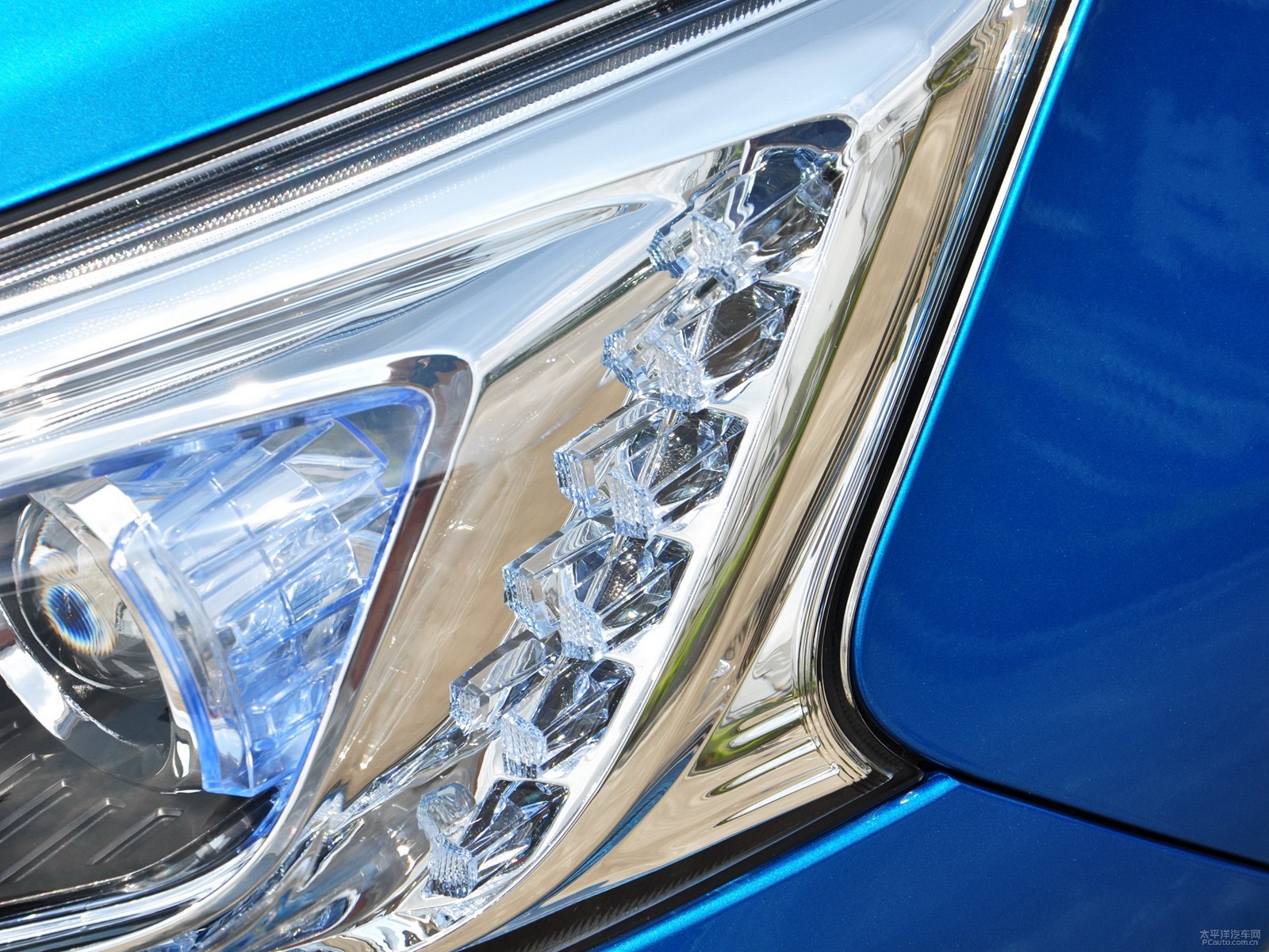 ɺ{{ǽ݃(yu)6 SUV܇^^DƬ