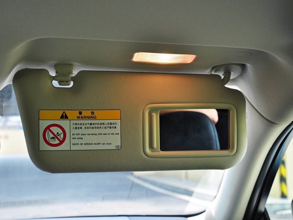 珍珠白雷克薩斯CT車廂內(nèi)飾圖片