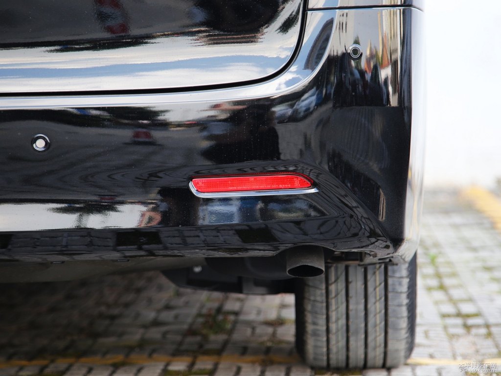 紫鉆黑埃爾法車尾外觀圖片