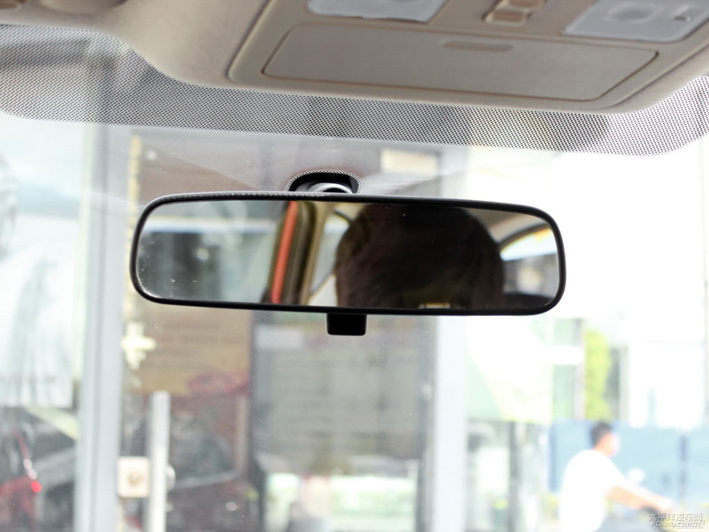 炫雅紅騏達車廂內(nèi)飾圖片