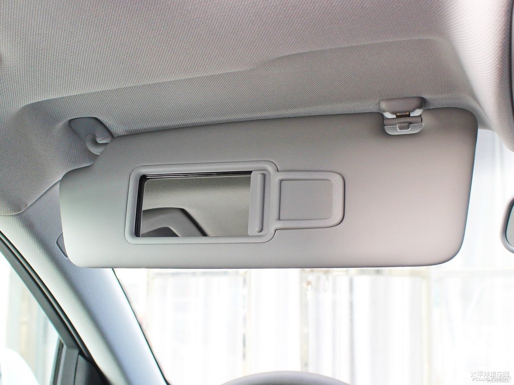 朱鷺白奧迪A4L車廂內(nèi)飾圖片