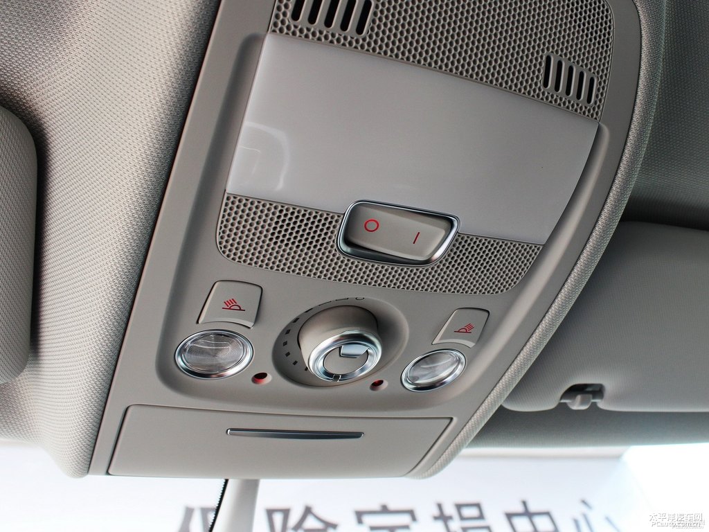 朱鷺白奧迪A4L車廂內(nèi)飾圖片
