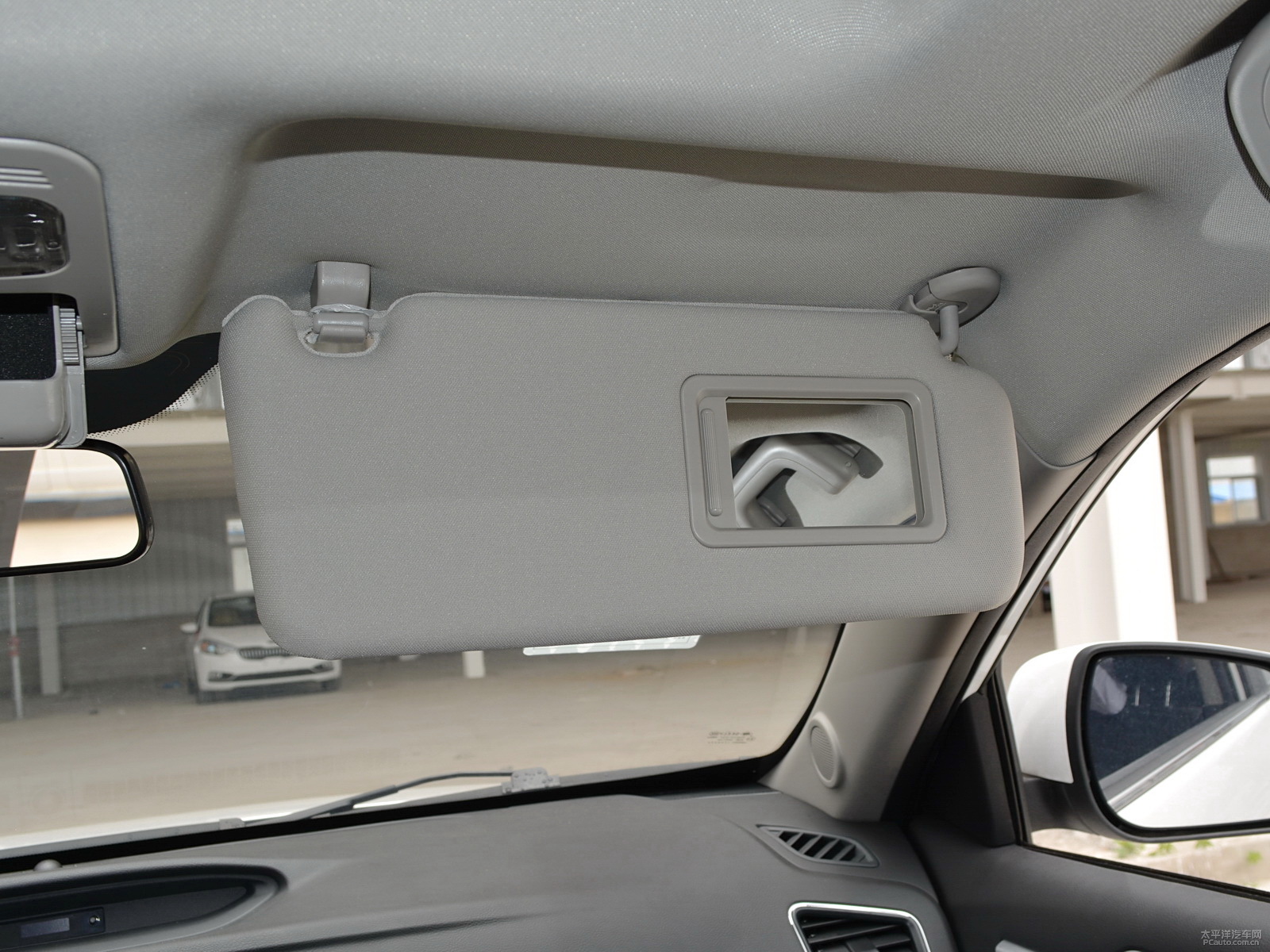 冰晶白吉利GX7車廂內(nèi)飾圖片