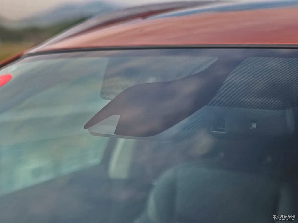 琉璃金樓蘭車尾外觀圖片