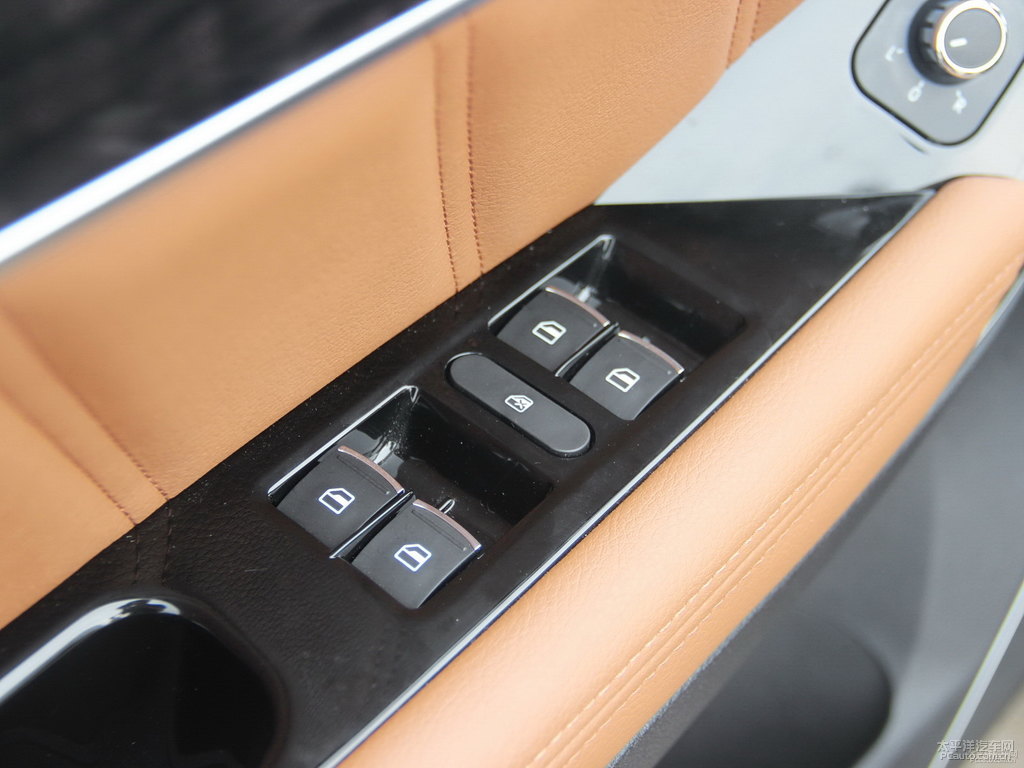 經(jīng)典黑哈弗H6 Coupe車廂內(nèi)飾圖片