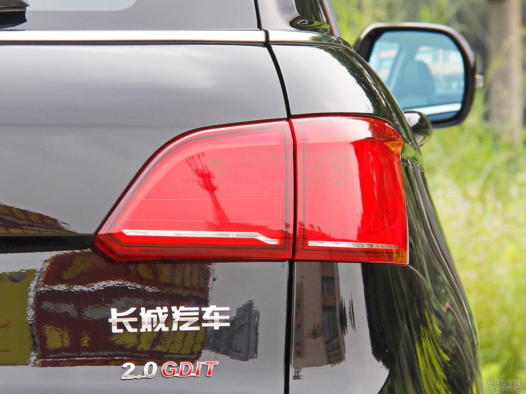 經(jīng)典黑哈弗H6 Coupe車尾外觀圖片