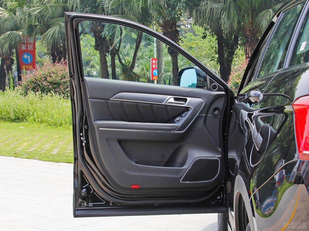 經(jīng)典黑哈弗H6 Coupe車廂內(nèi)飾圖片