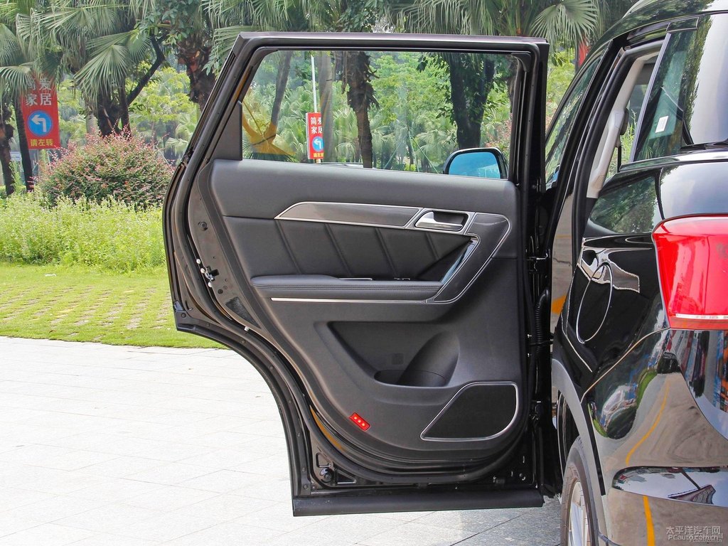 經(jīng)典黑哈弗H6 Coupe車廂內(nèi)飾圖片