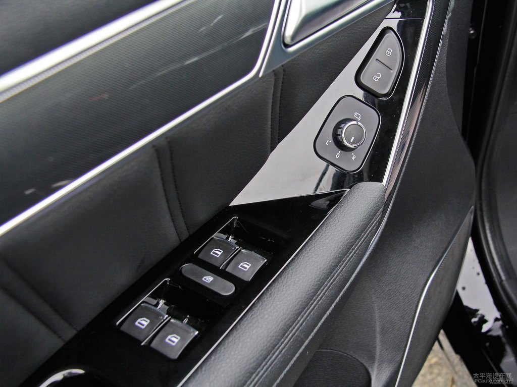 經(jīng)典黑哈弗H6 Coupe車廂內(nèi)飾圖片