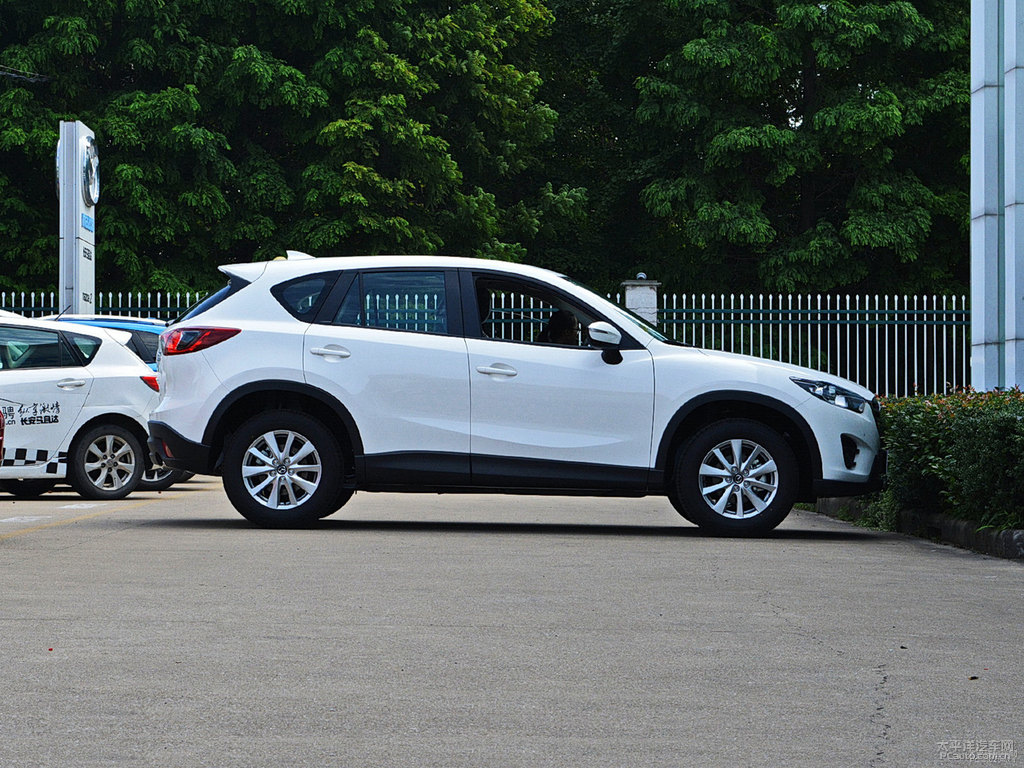 珠光白馬自達(dá)CX-5整車外觀外觀圖片