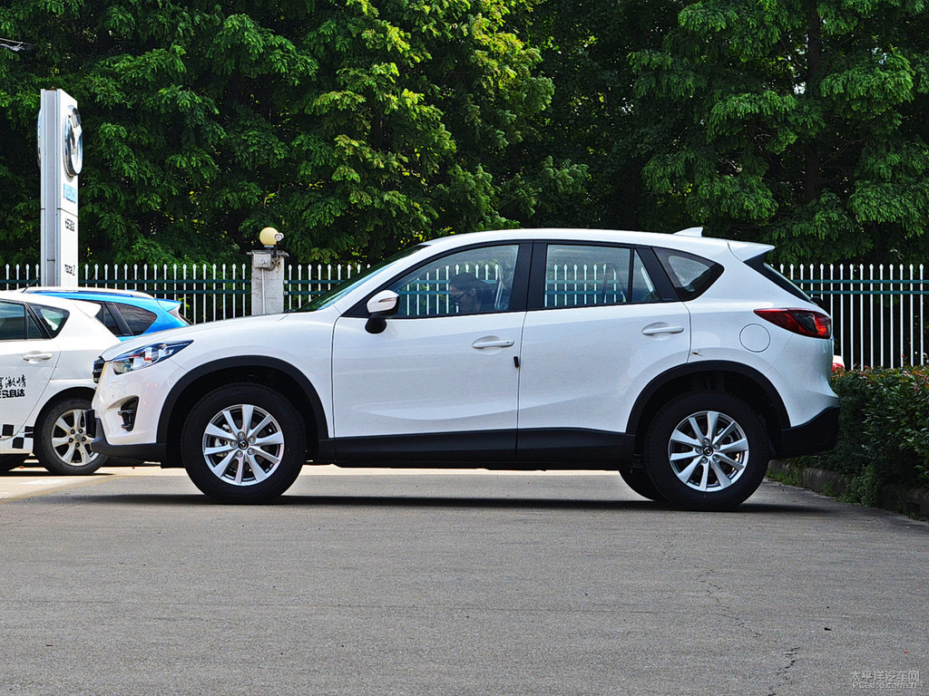 珠光白馬自達(dá)CX-5整車外觀外觀圖片