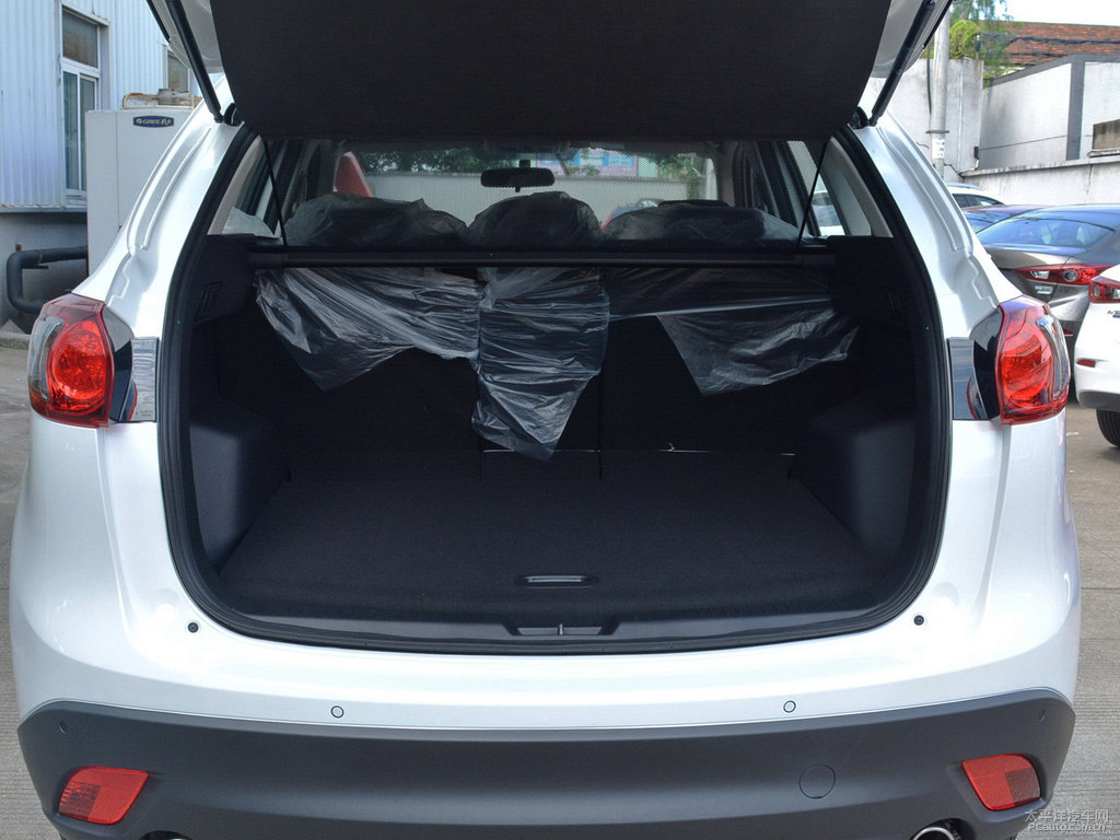 珠光白馬自達(dá)CX-5后備廂空間圖片