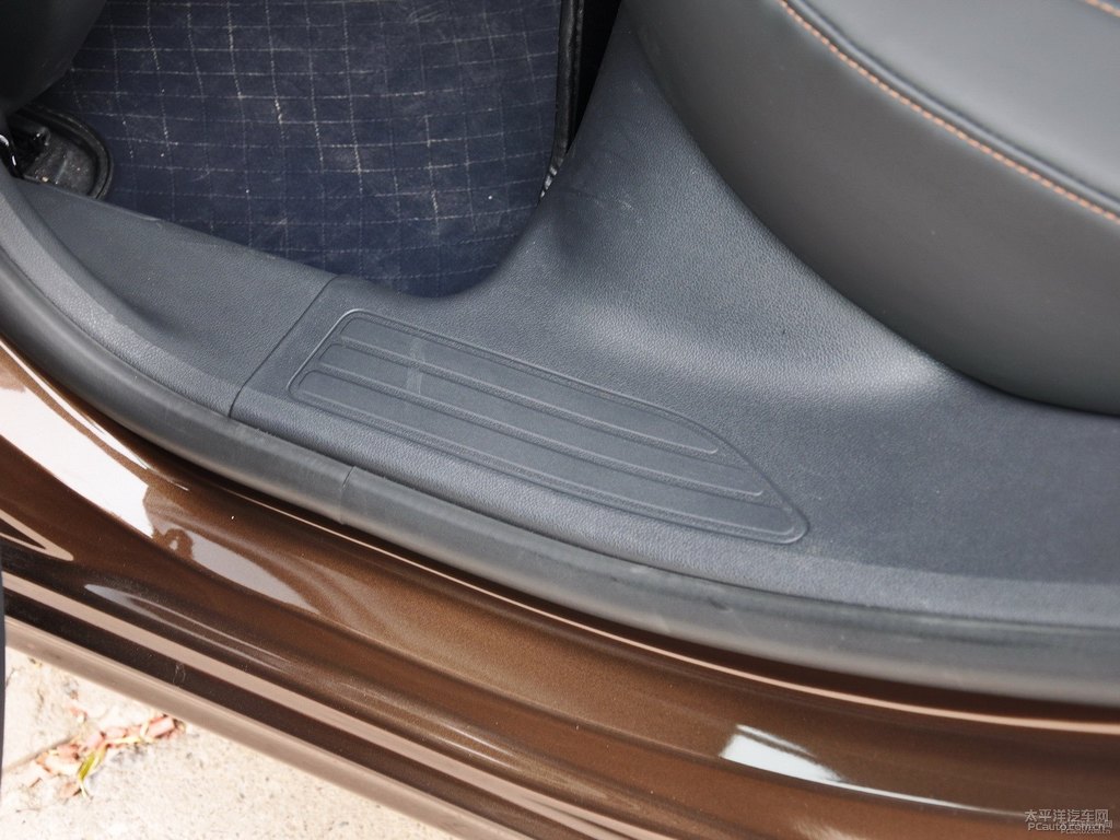 松木棕標致508車廂內(nèi)飾圖片