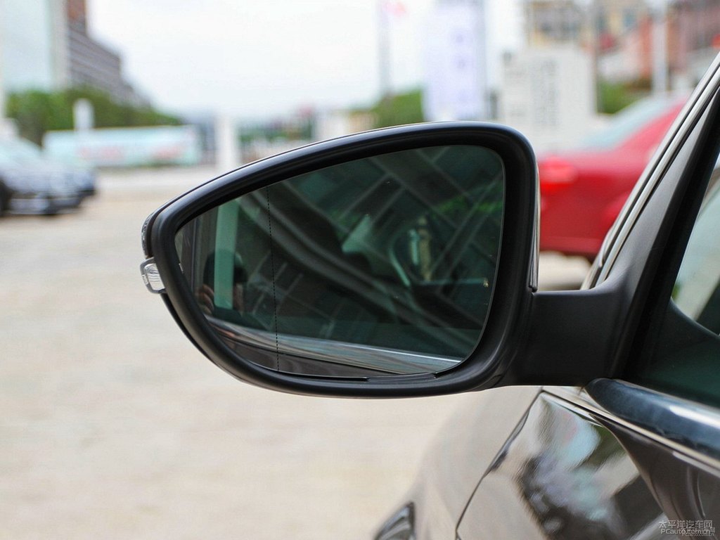 開(kāi)羅金邁騰車(chē)身外觀圖片